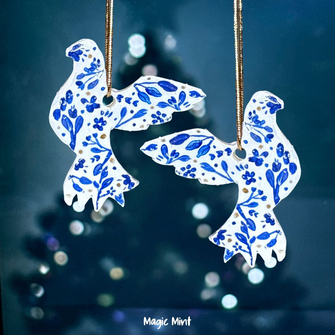 Set 2 ornamente turturele pentru brad din lut, pictate manual